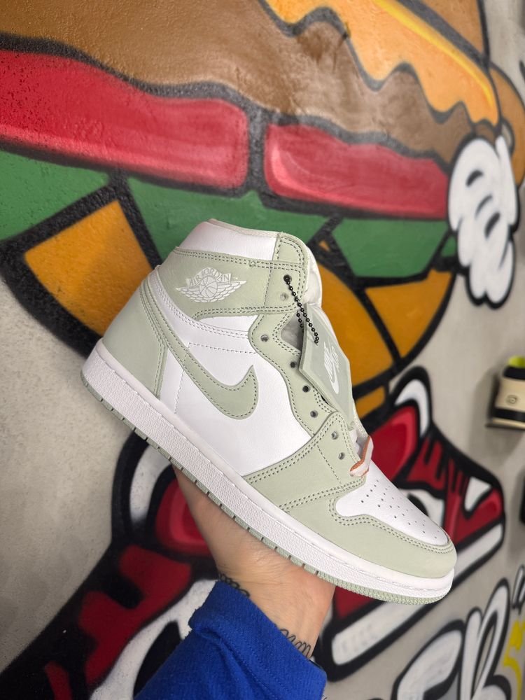Air Jordan 1 Retro  Seafoam 